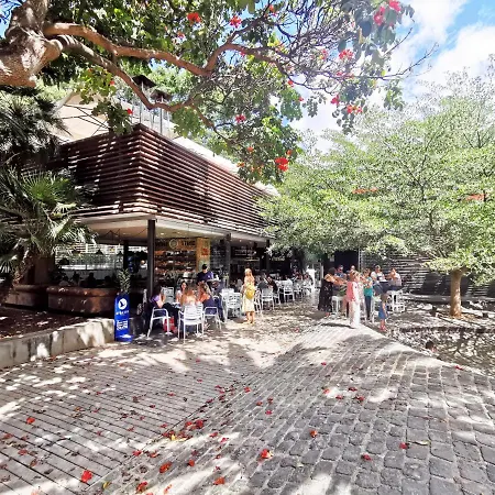 Home2book Bright & Comfy Cruz Center